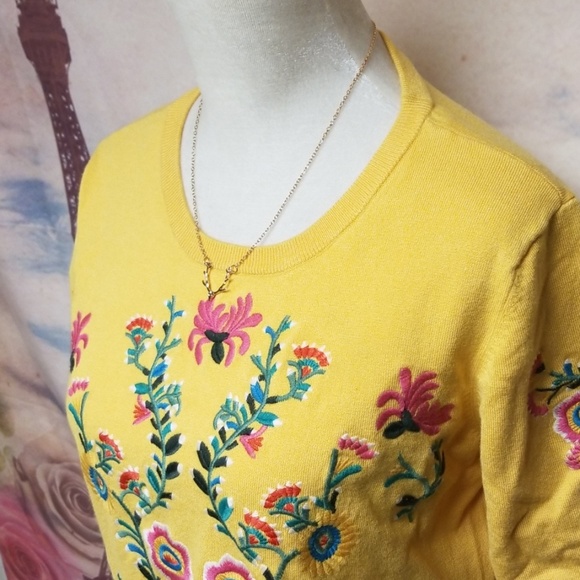 ⭐️ Chelsea & Theodore embroidered top - Picture 3 of 7